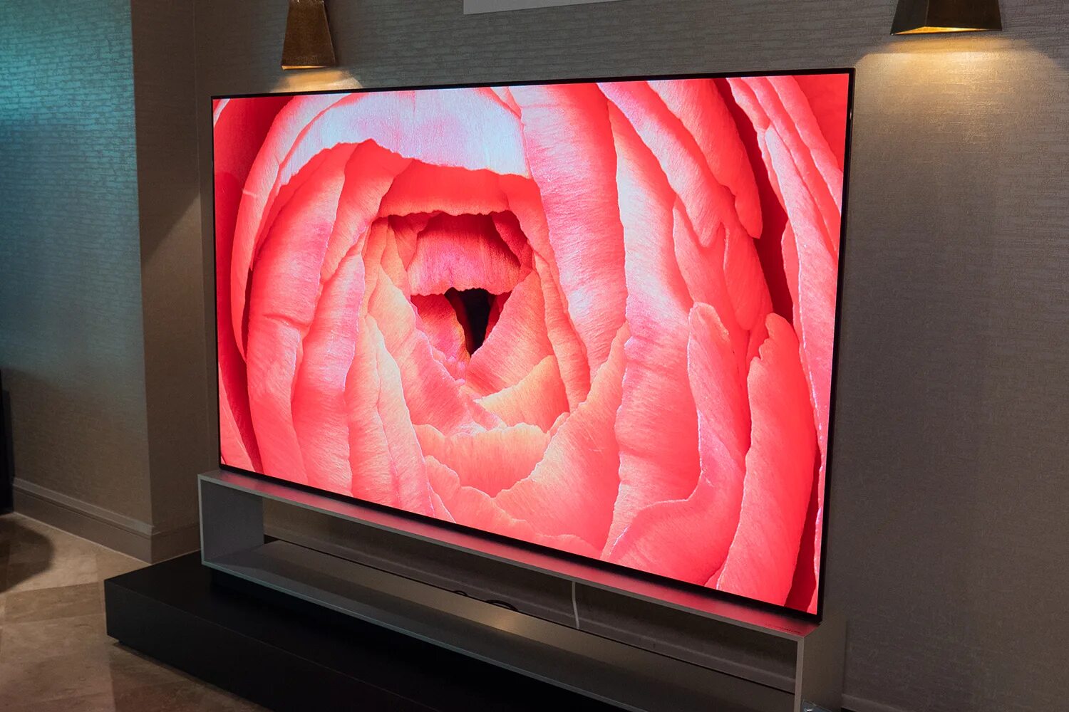 Lg thinq tv. LG OLED 8k. LG 8k TV. Телевизор LG 8k OLED. LG Signature 88 8k OLED.