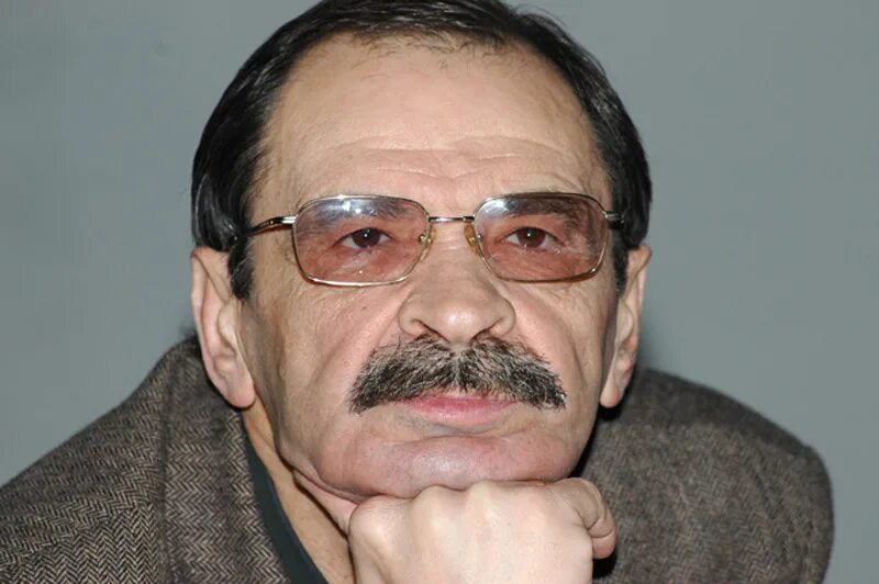 Майкл итан. Актер и создатель городка. Роберт джон оденкерк. Актер и создатель городка. Илья стоянов.