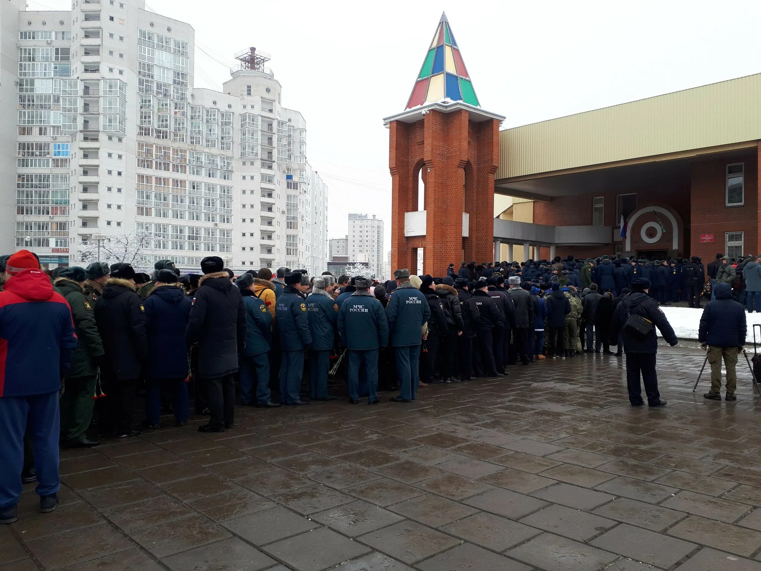 Владимир креслянский протоиерей луганск. В белгороде простились с погибшим. Владимир креслянский священник. Прощание с владимиром горкиным. Похороны мобилизованным.