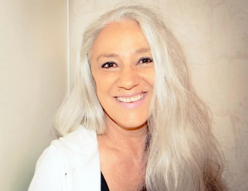 Азов бабушка. К чему снится седая женщина. Женщины с седыми волосами. Госдума седые волосы. К чему снится седая женщина.