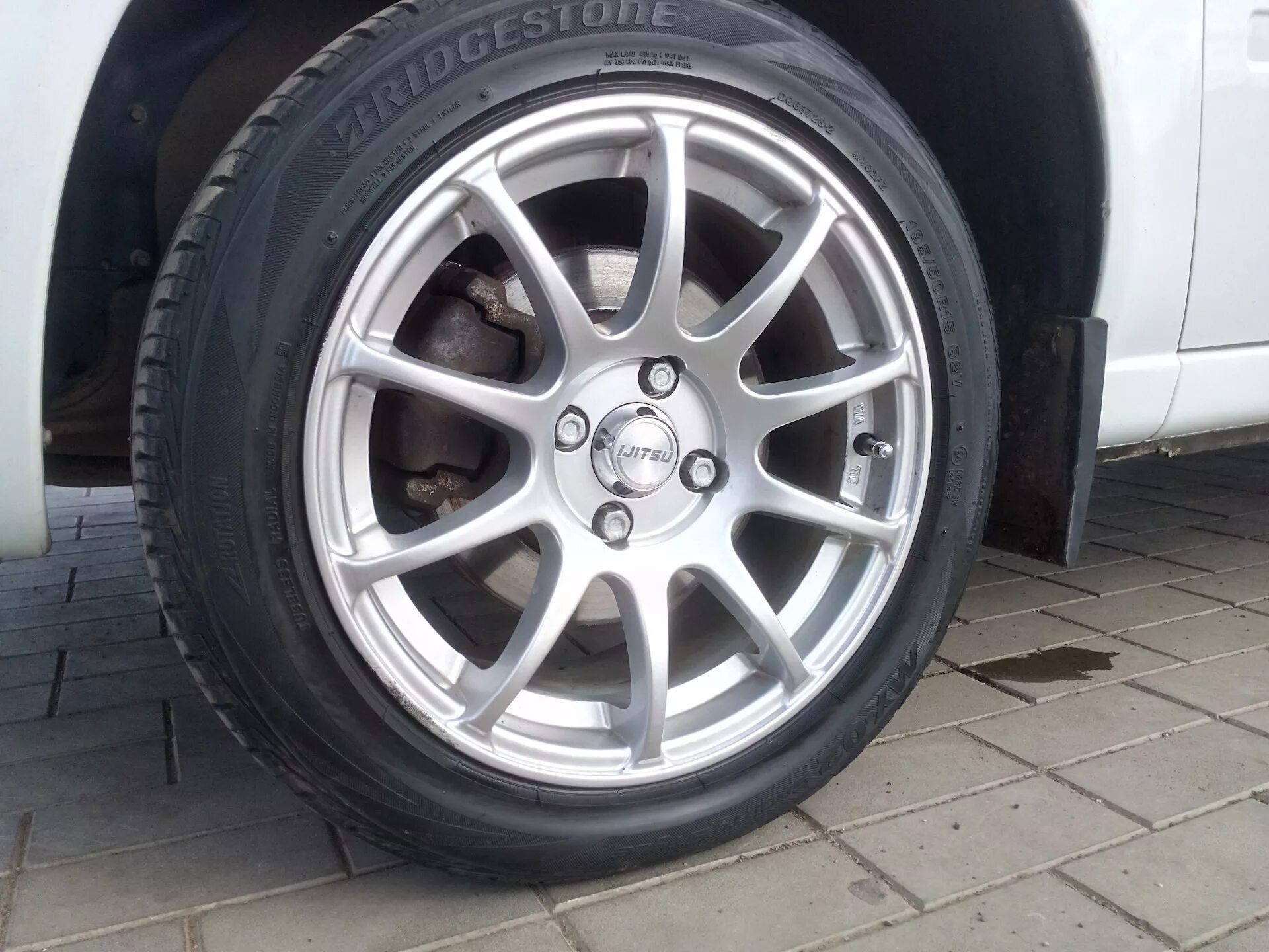 Низкопрофильная резина на 15. Низкопрофильная резина на 15. 205/45 r17 шины. Диски toyo r15. Низкий профиль 15 радиус.
