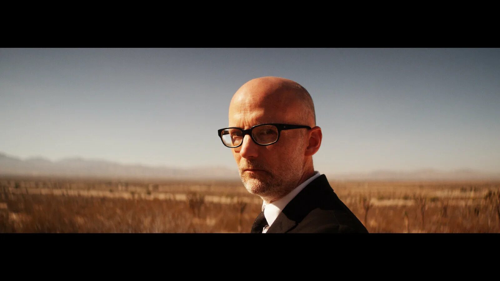 Оператор моби. Моби фильм 2025. moby sunday. moby everloving слушать. генеральным директором moby sp.