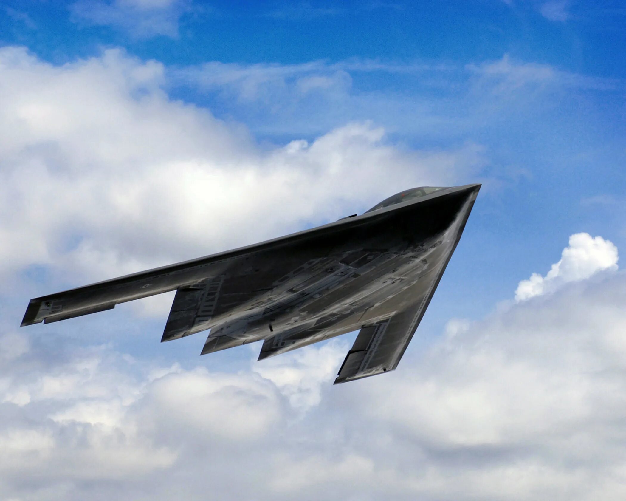 Стелс-бомбардировщик b-21 Raider. B-2 Spirit Stealth Bomber. Стелс b2 самолет невидимка. Northrop Grumman b-21 Raider.