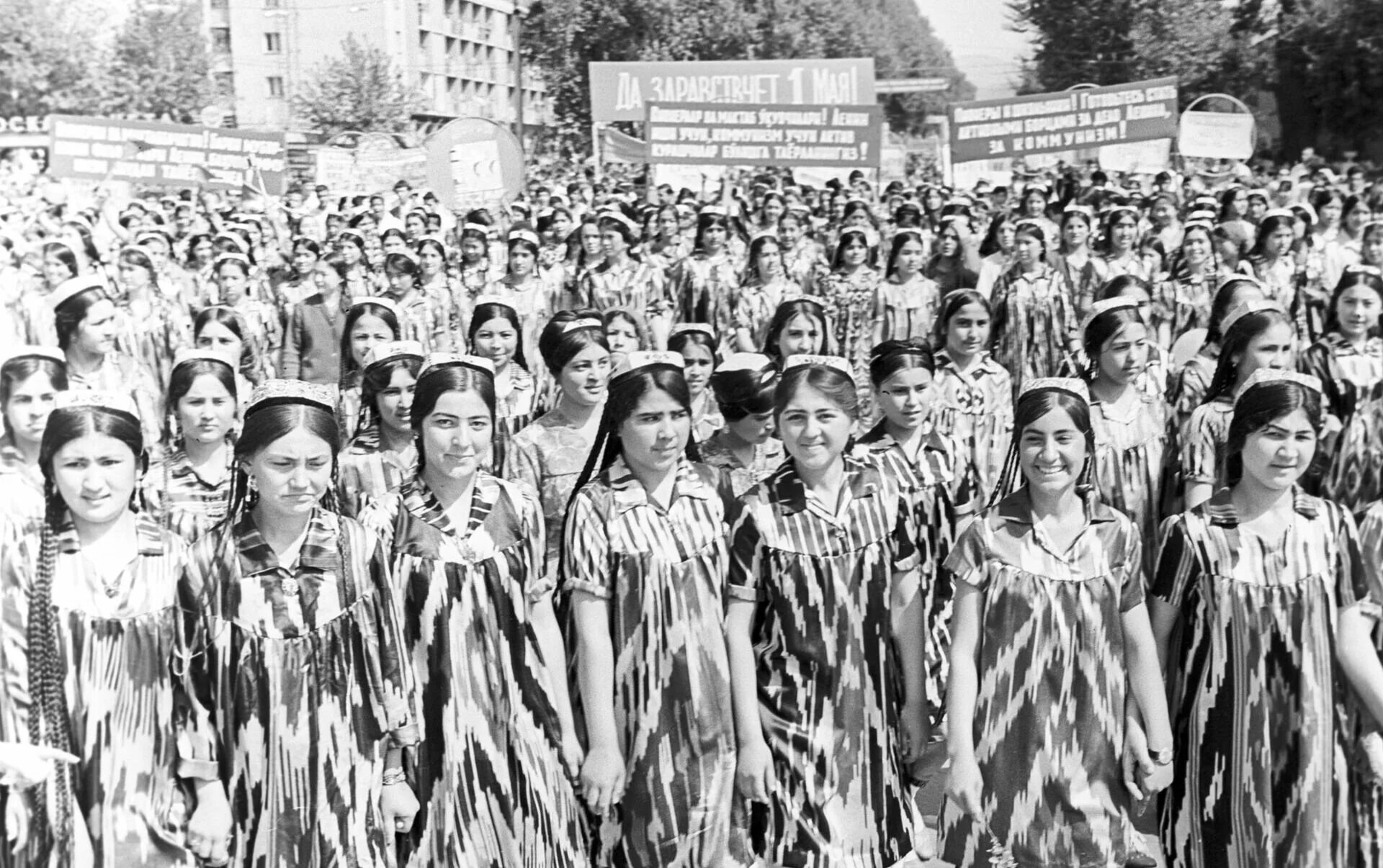 Таджикистан в советское время. Душанбе Таджикистан 1980 год. Сталинабад 1937 год. Население Таджикистан 1990. Суон таджикистанец.