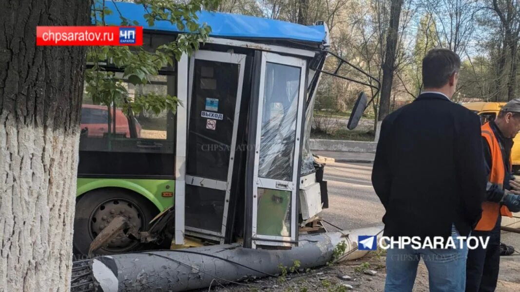 Работа в энгельсе водитель свежие вакансии. Троллейбусный столб. ДИКАПРИО водитель троллейбуса. Набор групп водитель троллейбуса.