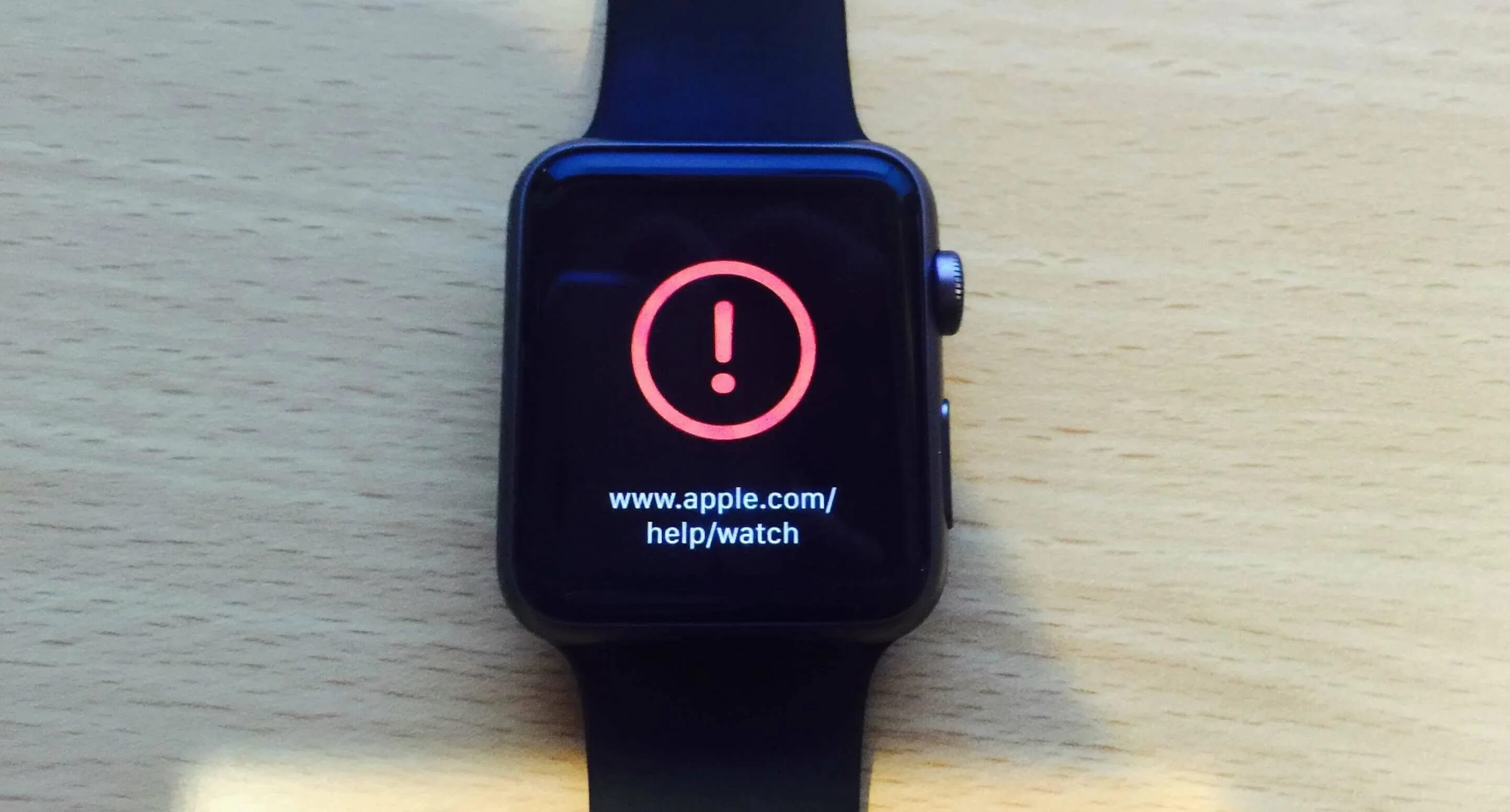 Кнопка 1 час. Apple watch 5 Прошивка. Обновление Эппл вотч. Кнопка i на Эппл вотч. Значок i на часах.