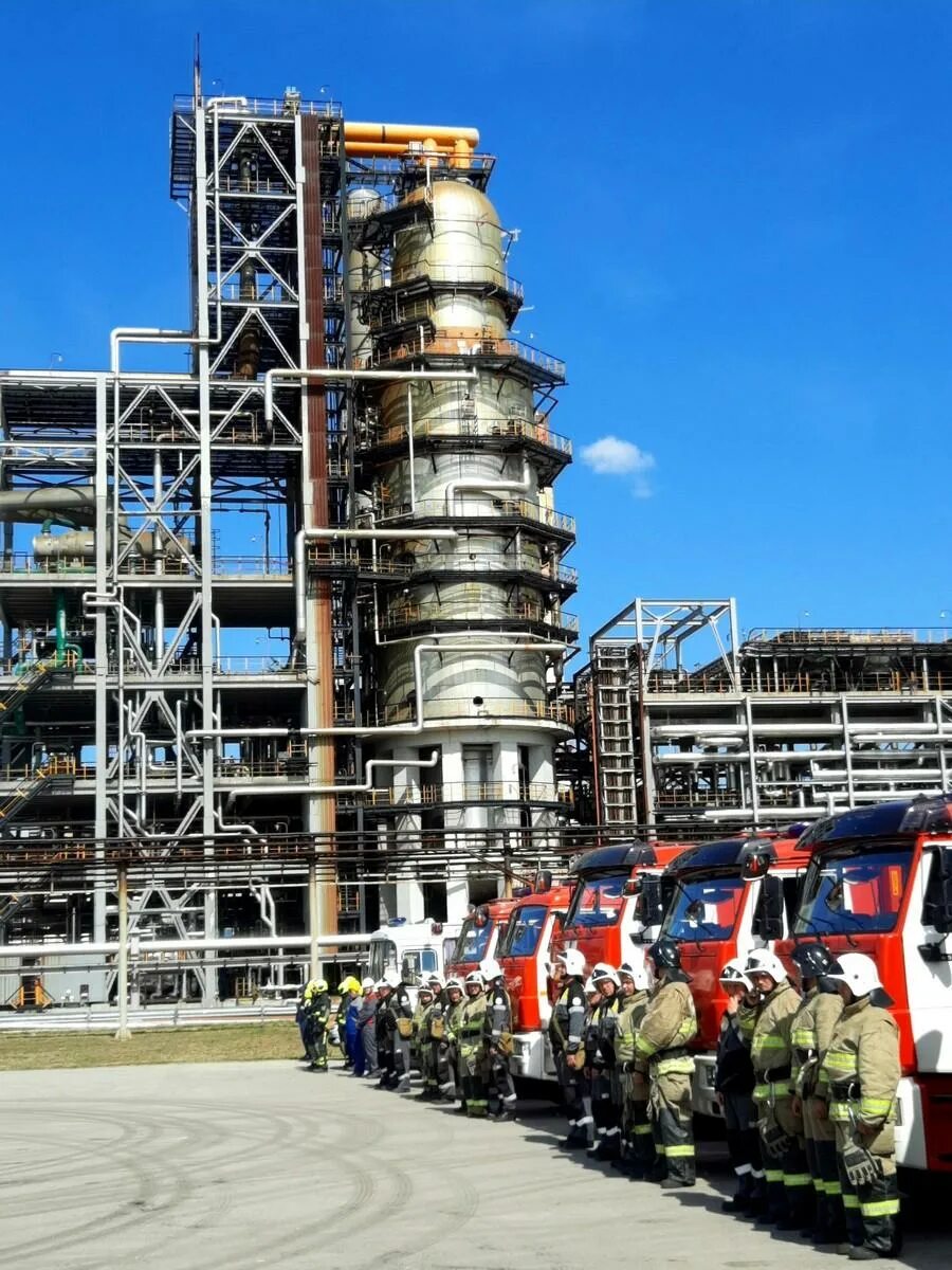 Рязанский нпз 1 мая. Бакинский нефтеперерабатывающий завод. Нефтеперерабатывающий завод рязань. Что с рязанским нпз. Рязанский нпз.