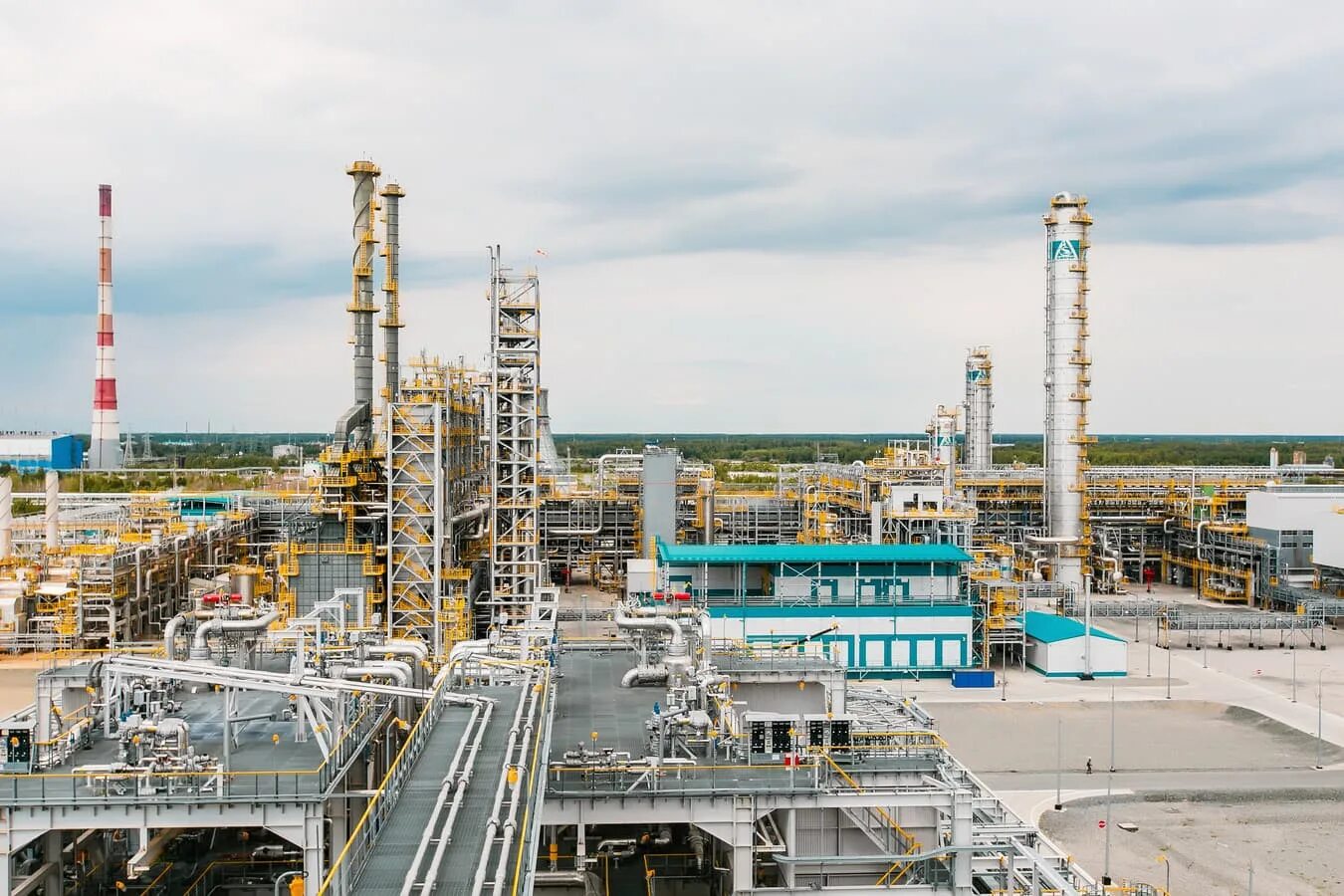 Томский нефтехимический комбинат история. Завод тиз. Семкин томское молоко. Тнхк томск. Семилужки нпз.