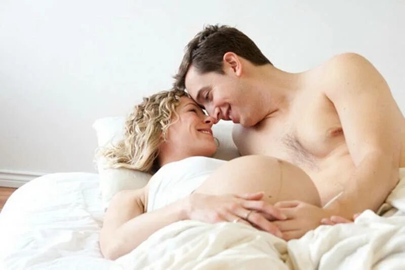 Можно ли интимное. Занятие любовью с беременной. Интимная жизнь беременных. Беременная с мужем в постели. Зачатие в постели.