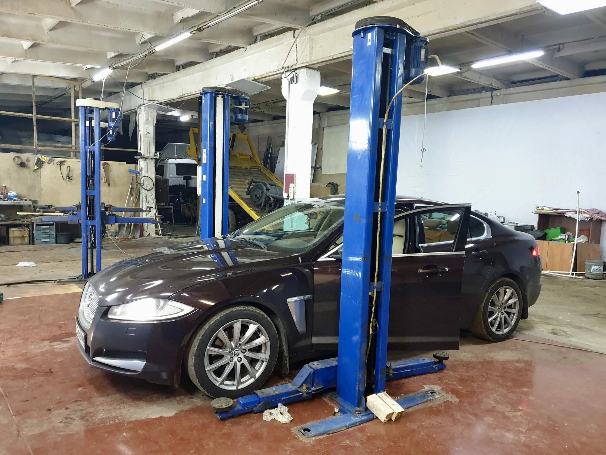 Автосервис на час в аренду. Автомастерская самообслуживания. автосервис самообслуживания. автосервис сделай сам. автосервис самообслуживания москва.