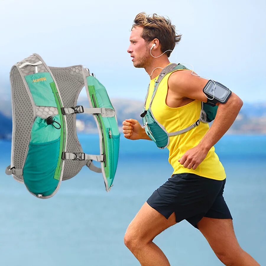 Asics lw running bp 10л. Асикс перчатки и шапка. Бег в горах. Бег с рюкзаком. Asics рюкзак с гидратором.