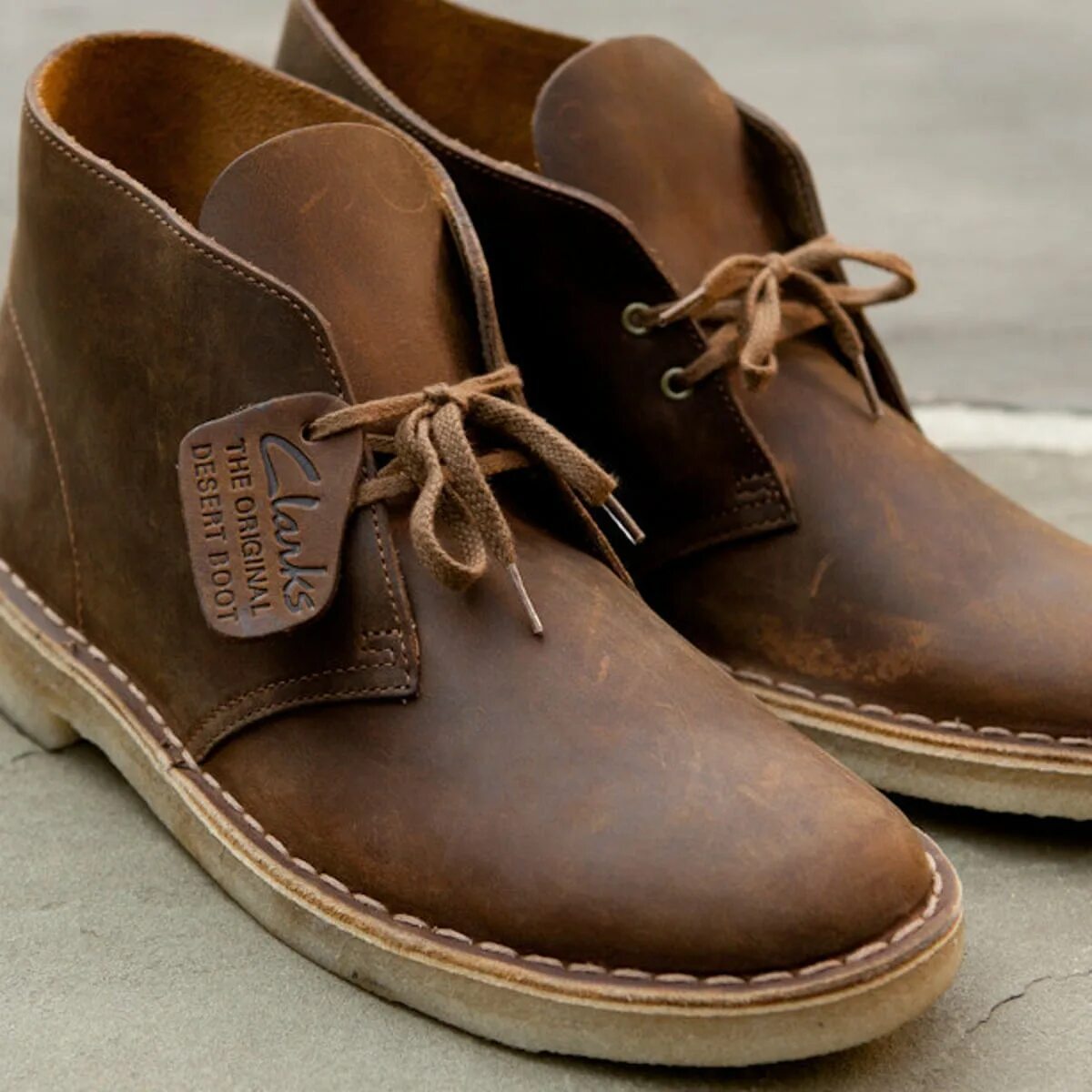 Производство мужских ботинок. Ботинки Clarks Desert Boots. Дезерты Кларкс мужские. Ботинки мужские Clarks Desert. Clarks Desert полуботинки мужские.
