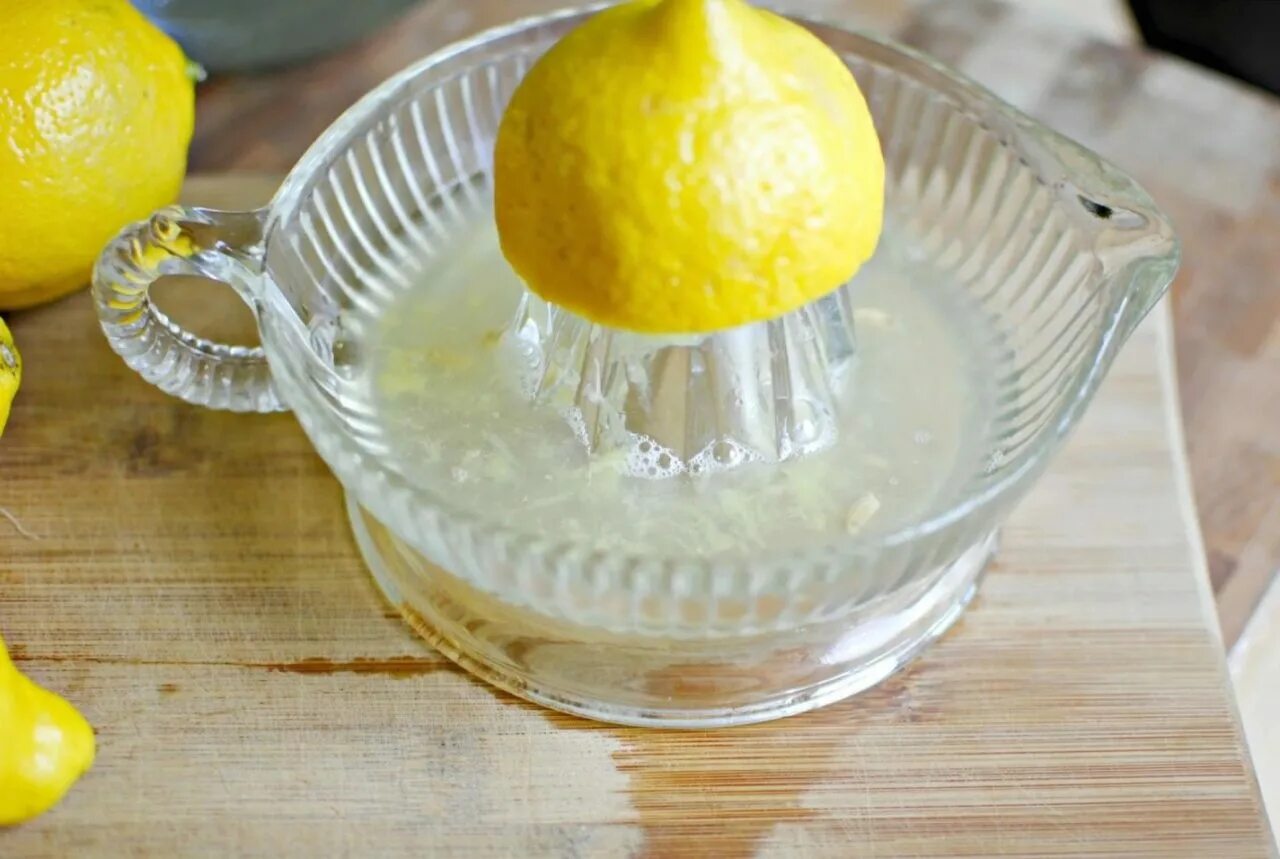 Лимонный сок из лимонов