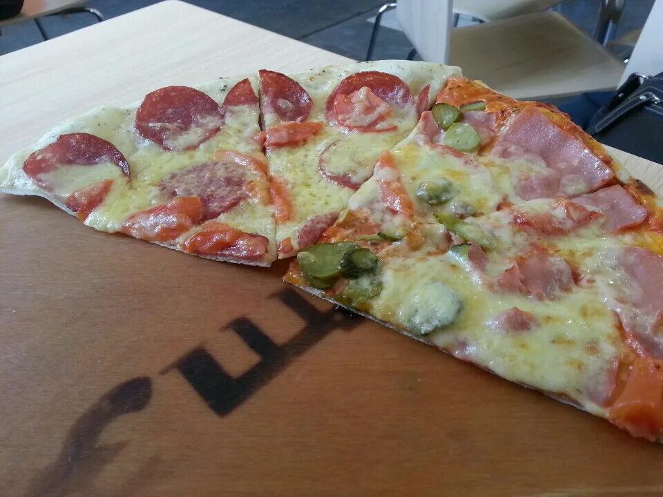 Мама пицца меню. Пиццерия еще кусочек. Пица еще пицца ижевск. Семья пицца. Пиццерия еще кусочек.