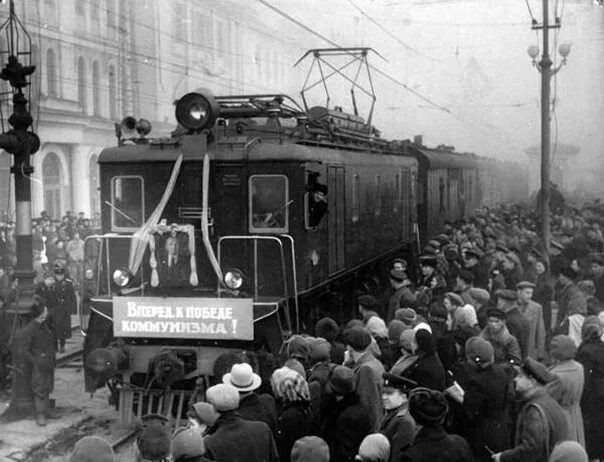 Куйбышев 1943. Куйбышев железная дорога 1941. Вокзал Куйбышев 80-е годы. Поезд Свердловск-Ленинград. Станция куйбышев