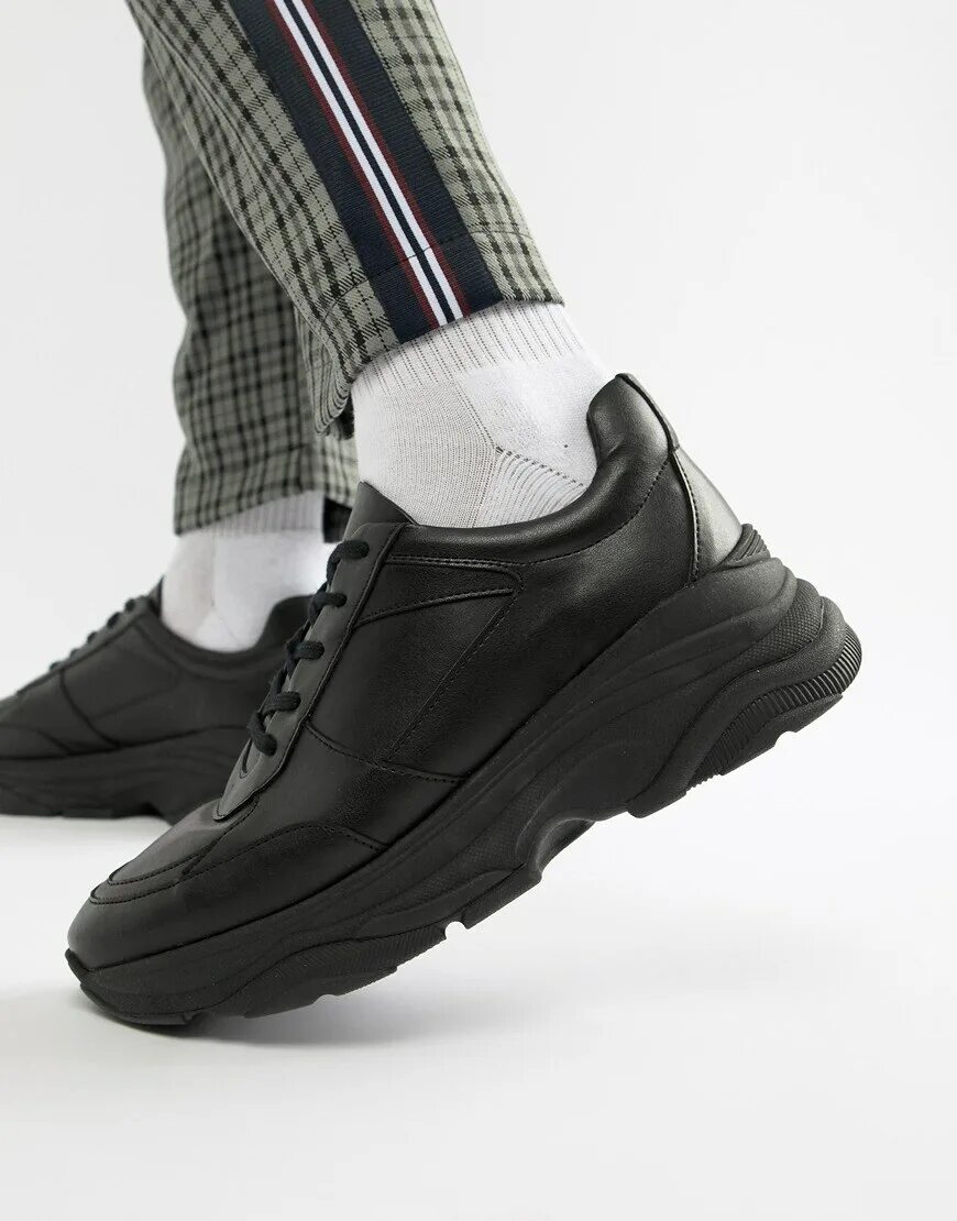 Кроссовки на толстой подошве мужские. ASOS Design Trainers in Black with Chunky sole. ASOS Sneakers in Black with Chunky sole. ASOS Design Sneakers in Black with Chunky sole. Кроссовки на массивной подошве мужские.