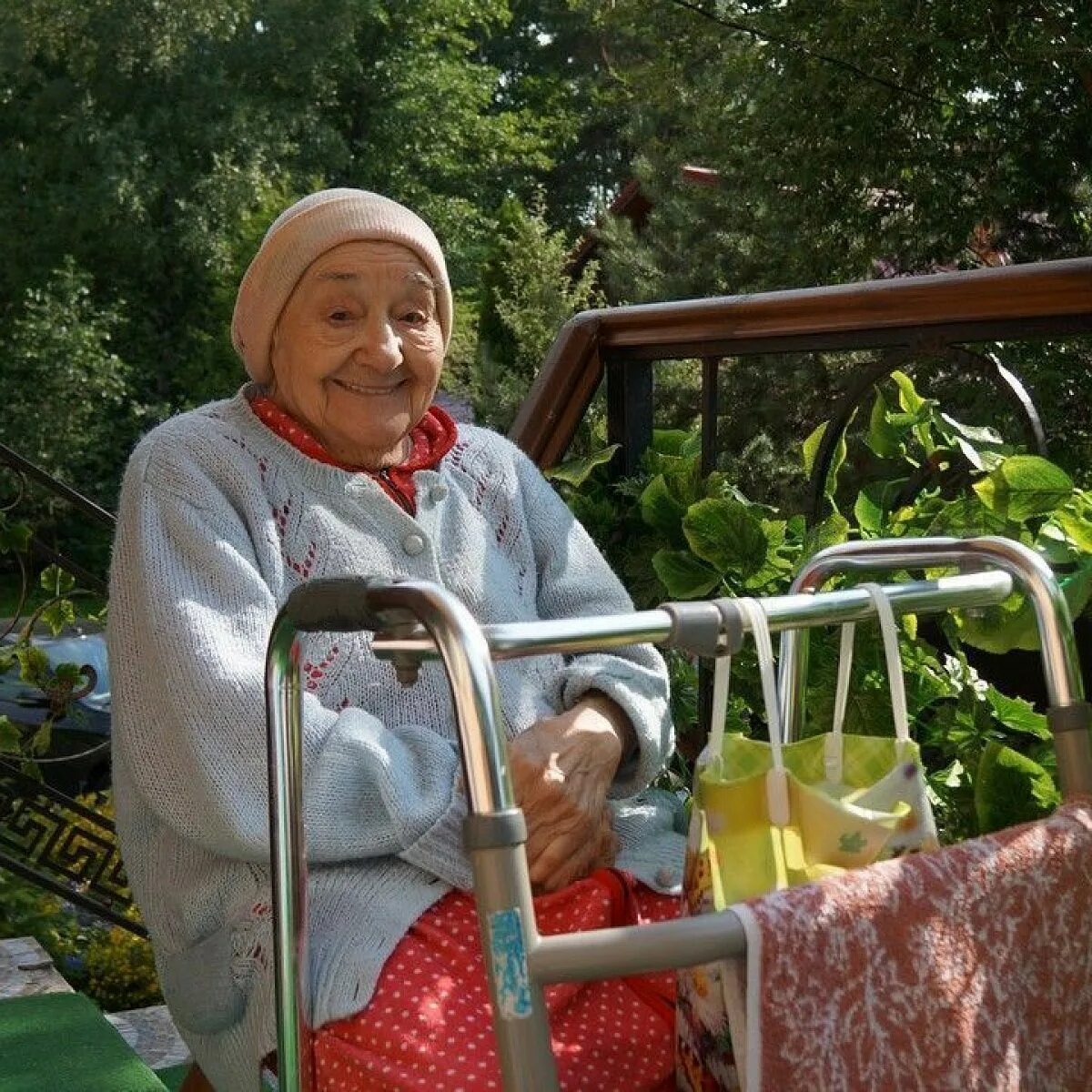 Пансионат для психически больных в москве. Беляниново пансионат для пожилых. Пансионат Мытищи для пожилых. Пансионат для престарелых в Мытищах. Мытищинский район дом престарелых.