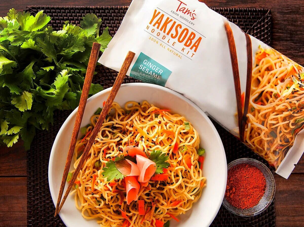 Лапша люби. Якисоба. yakisoba noodles. лапша якисоба. лапша якисоба с курицей.