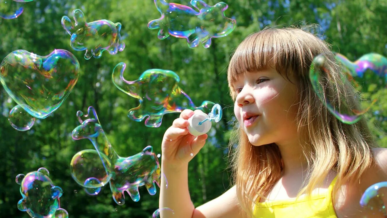 Почему мыльные пузыри получаются. Мыльные пузыри. Дети и мыльные пузыри. Прочные мыльные пузыри. Мыльные пузыри лето.