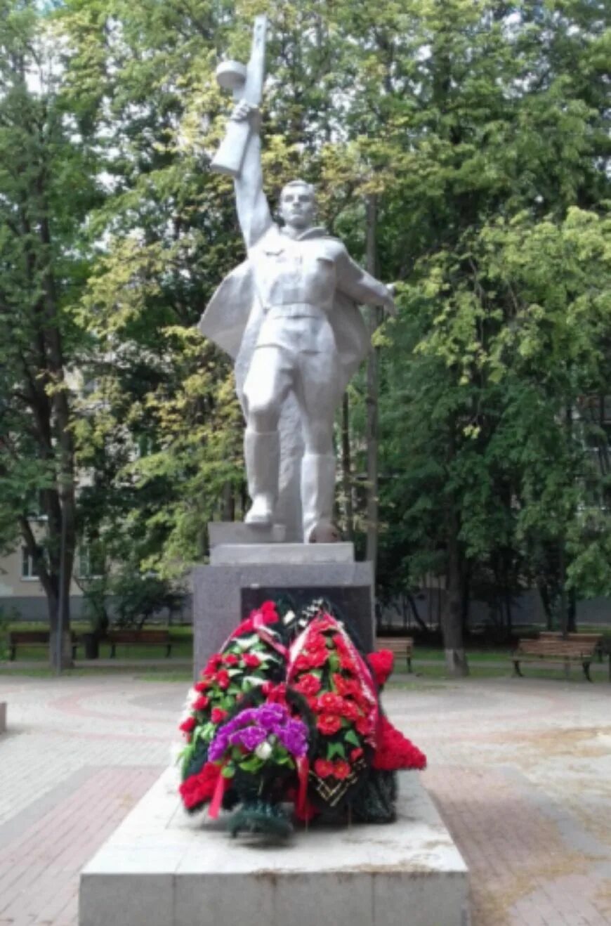 Памятник в троицке. Памятник в троицке. Вечный огонь троицк москва. Вечный огонь троицк москва. Памятник в троицке.