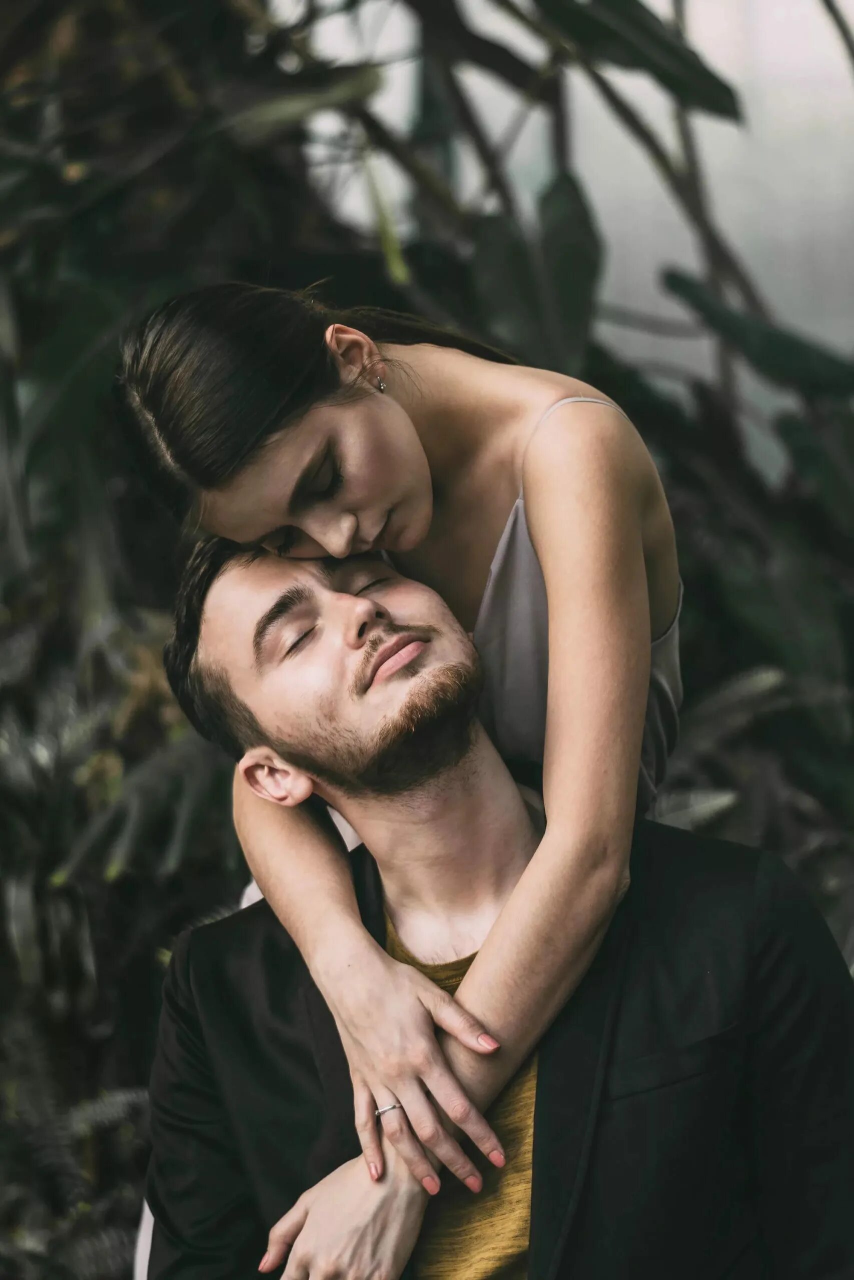 Фотосессия влюбленной пары. Необычные влюбленные. Необычные влюбленные. Интересные фотосессии. Необычные влюбленные.