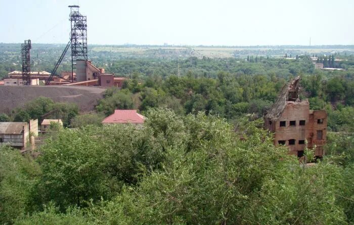 Шахта Октябрьская Кривой Рог. Шахта Большевик Новокузнецк. Макеевка шахта Октябрьская. Копер Шахты.