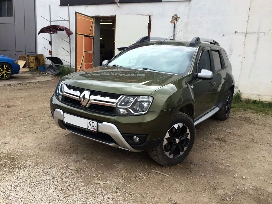 Фары renault duster. Renault Duster Рестайлинг. Тюнингованный Рено Дастер. Renault Duster Tuning. Линзы на Renault Duster.