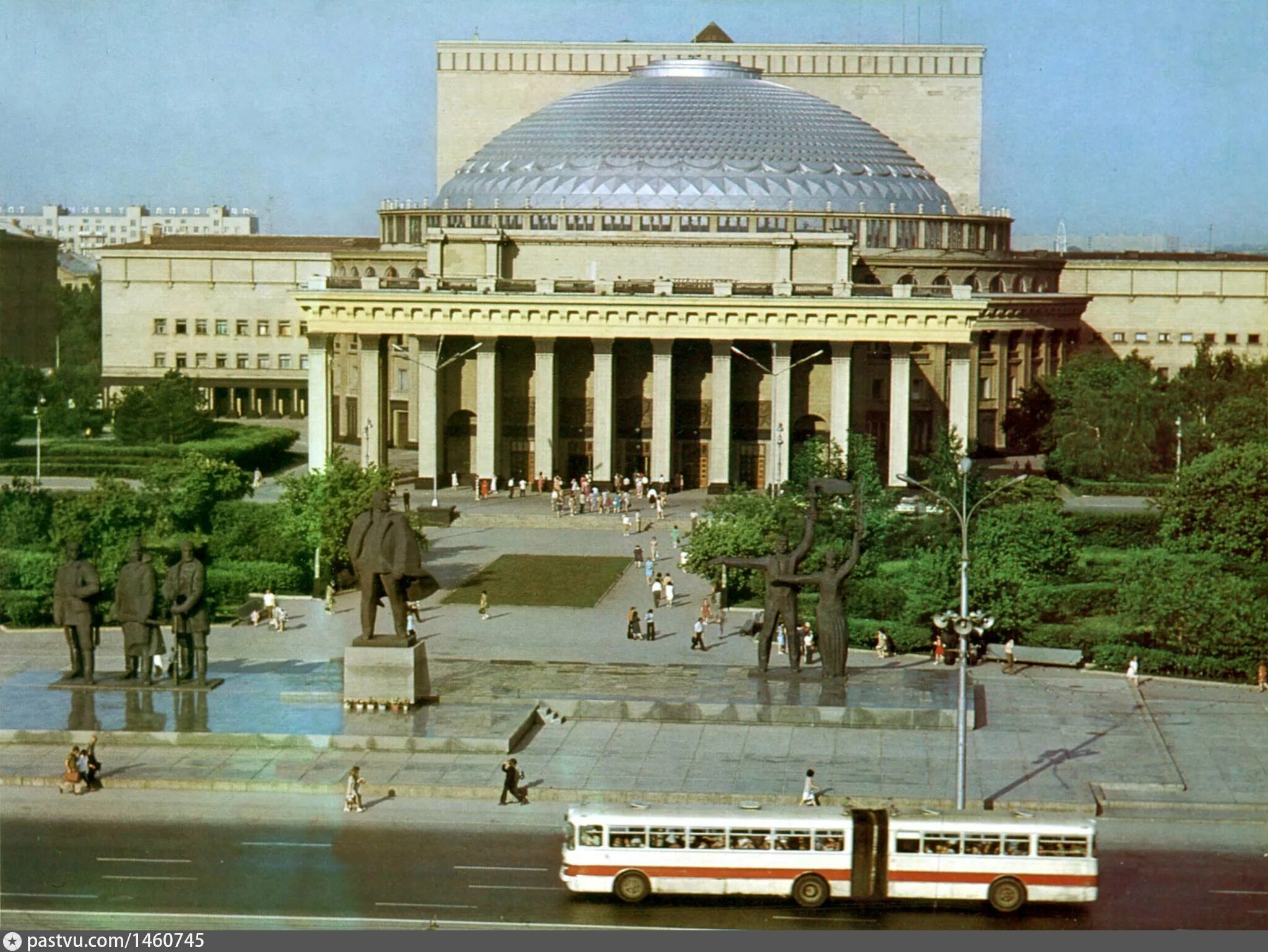 Новосибирский оперный театр фото