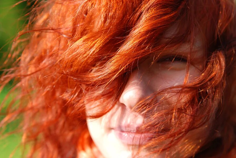 Рыжеволосая Катрин кюн. Девушка с рыжими волосами. Рыжеволосая женщина. Рыжий цвет волос девушки.
