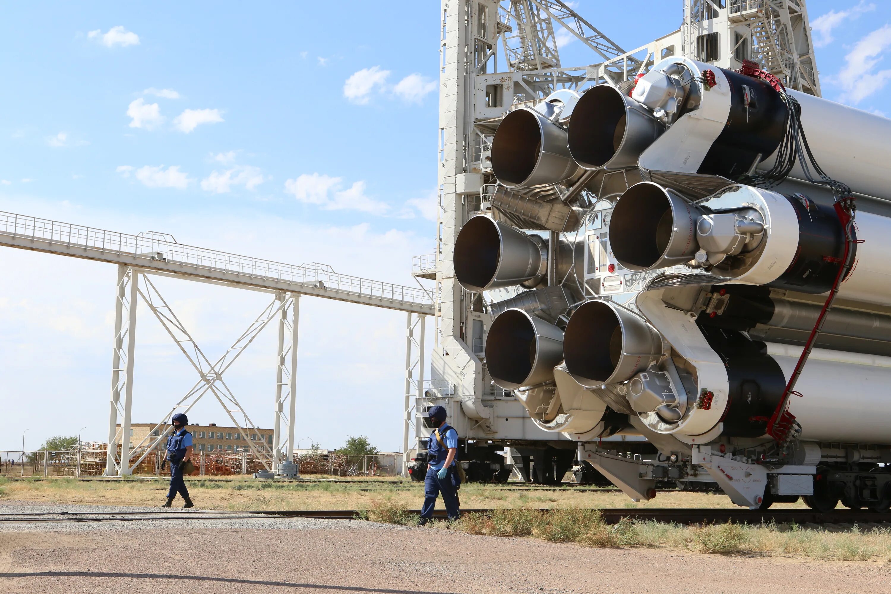 Байконур космодром ракета Ангара. Ракетоноситель Протон Байконур. Стартовый стол РН Протон. Стартовый комплекс Протон. Умпб ракета