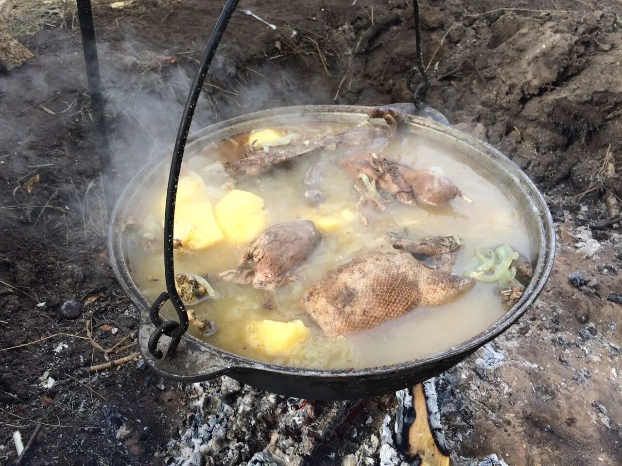 Шулюм в казане рецепт. Шулюм. Шулюм на костре в казане. Шулюм булюм. Шулюм из баранины в казане.