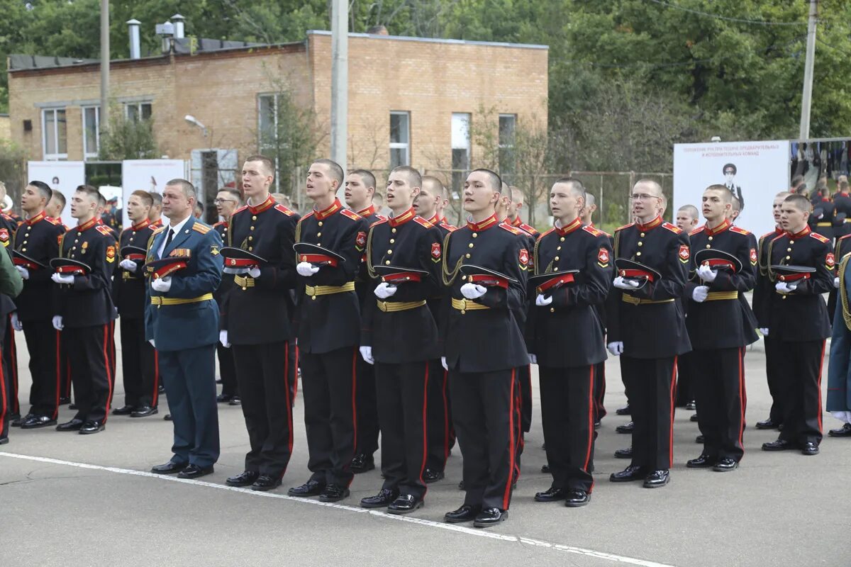 Военном отзывы. Московское военно музыкальное училище Министерства обороны. МВМУ 2006. МВМУ посвящение в суворовцы. Курсант Московского военного музыкального училища.