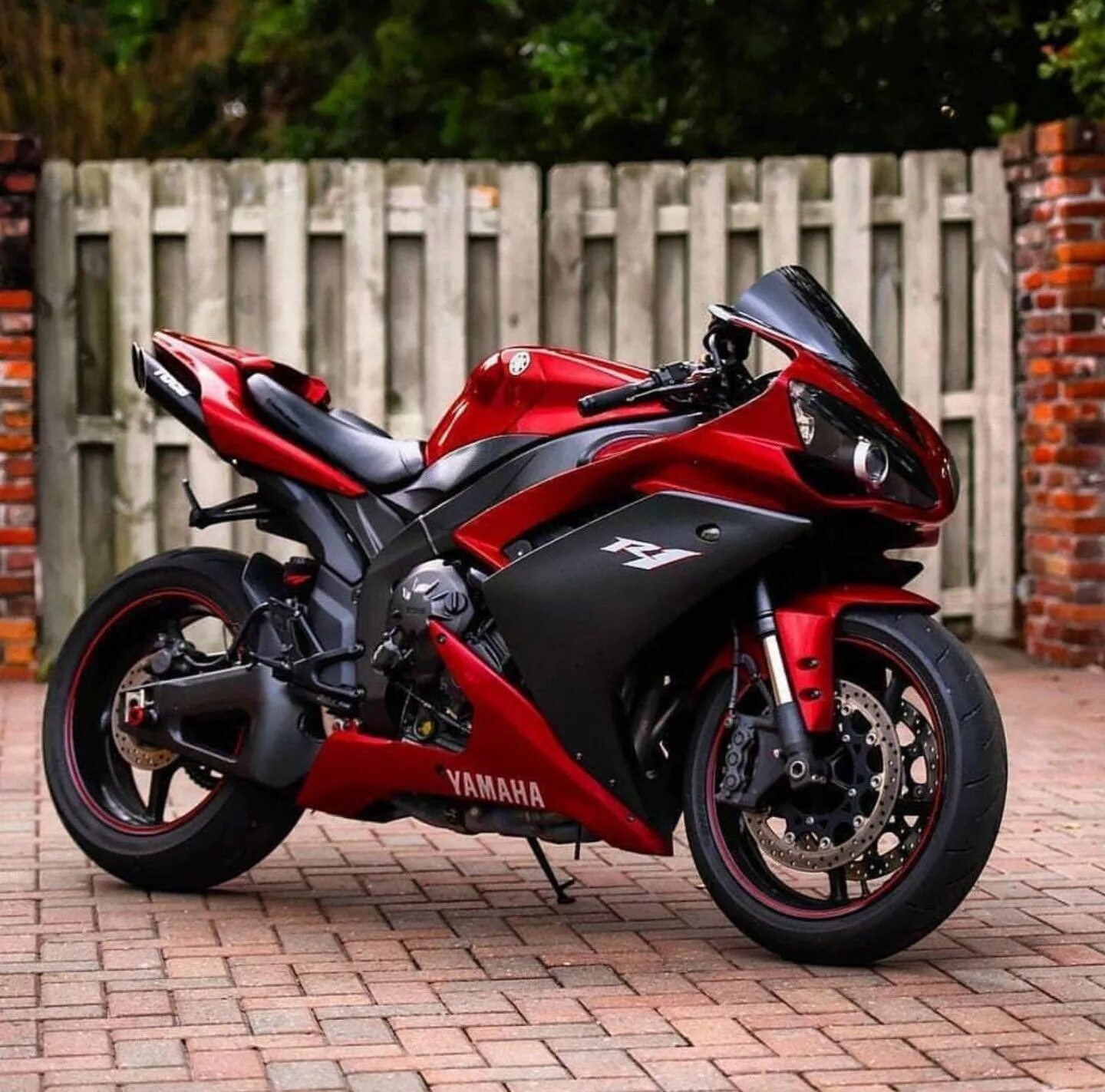 Yamaha yzf r1 1999. Yamaha yzf-r1 2020. Мотоцикл ямаха красный. Yamaha r6 2008 red. Yamaha красный.