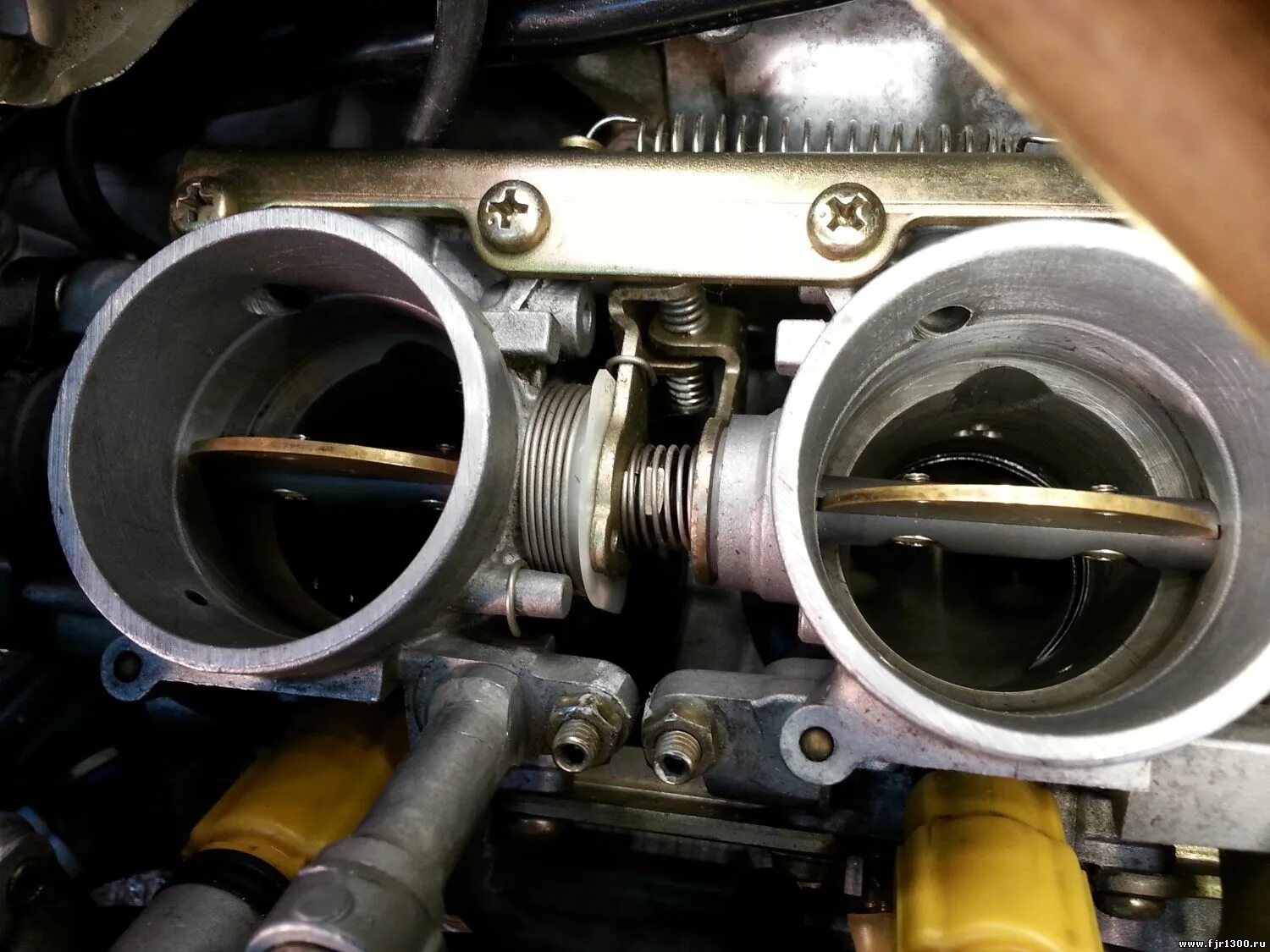 дроссельная заслонка toyota avensis 1. приоткрыта дроссельная заслонка. 5t. приоткрыта дроссельная заслонка. 5 volvo.