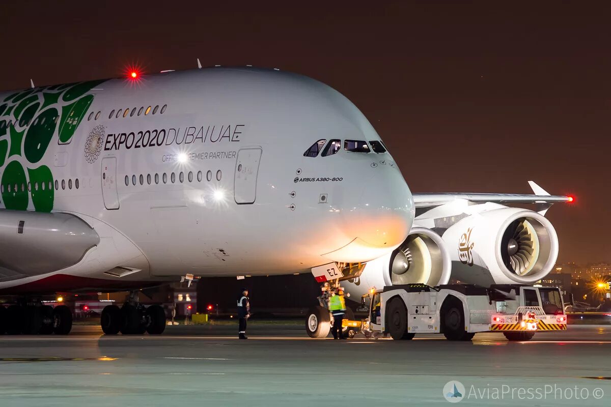 Транспит. Аэрбас 380-880. Airbus a380 Пулково. Аэробус самый большой пассажирский. Парк самолетов Эмирейтс 2023.