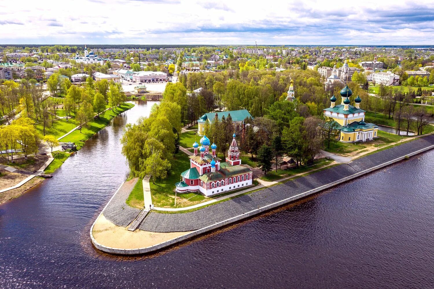 Углич входит. Ожерелье старинных русских городов. углич фото. природа ярославии. историческая россыпь ярославия.