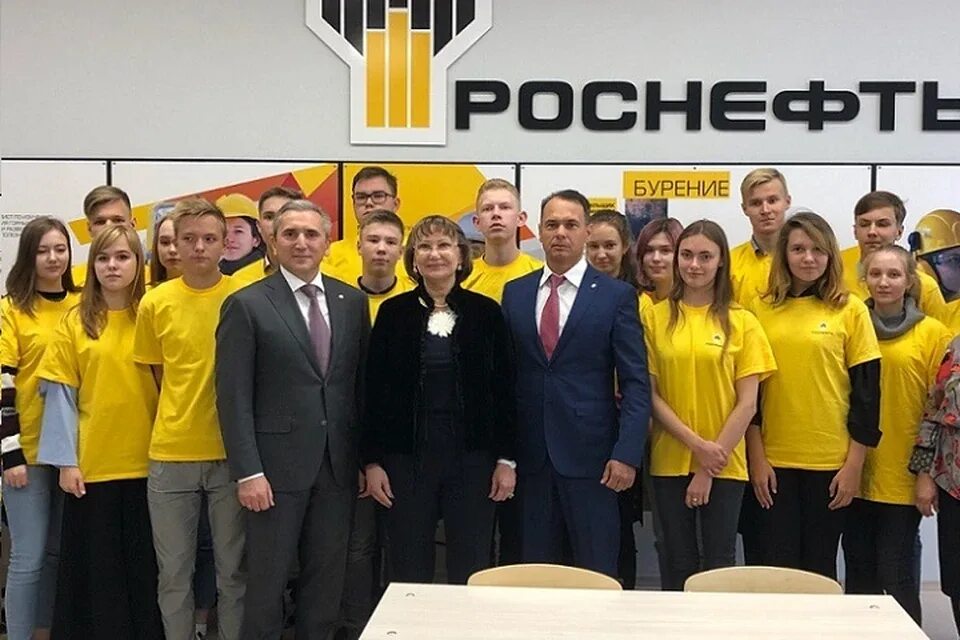 Тюменнефтегаз генеральный директор. Роснефть тюменнефтегаз. Уватнефтегаз тюмень здание. Роснефть тюменнефтегаз. Роснефть уватнефтегаз тюмень.