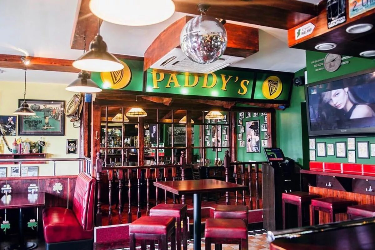 2 2 паб. Паб paddy&#039;s белорусская. ирландский паб паддис. irish pub москва. бар ирландский паб в москве.