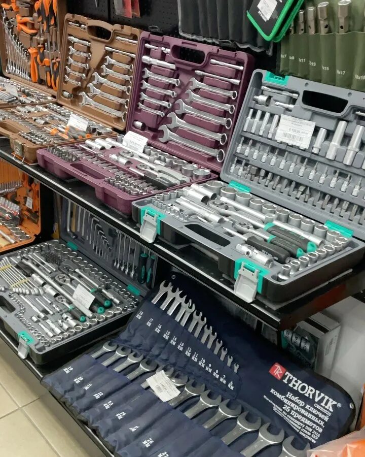 Ассортимент постоянно пополняется. Магазин продукты. Ассортимент постоянно пополняется. Ассортимент постоянно пополняется. Выкладка продуктов.