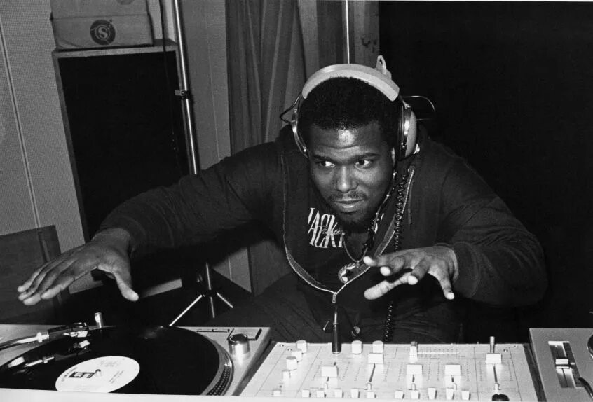 Afrika bambaataa. DJ Африка Бамбаатаа. Африка Бамбата в молодости. Afrika Bambaataa в молодости. Хип хоп Африка бамбаат.