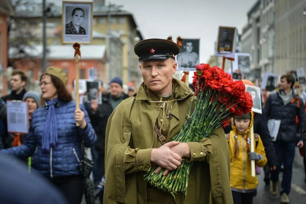 9 мая 12 часов. Широкореченский мемориал 9 мая 2021. Сальск город могила неизвестного солдата. Александровское александровский район. 9 мая 12 часов.