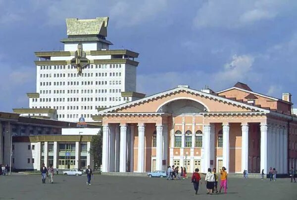 Улан батор университеты. Улан батор. монголия город улан батор. дворец правительства монголии улан-батор. улан батор холодная столица.