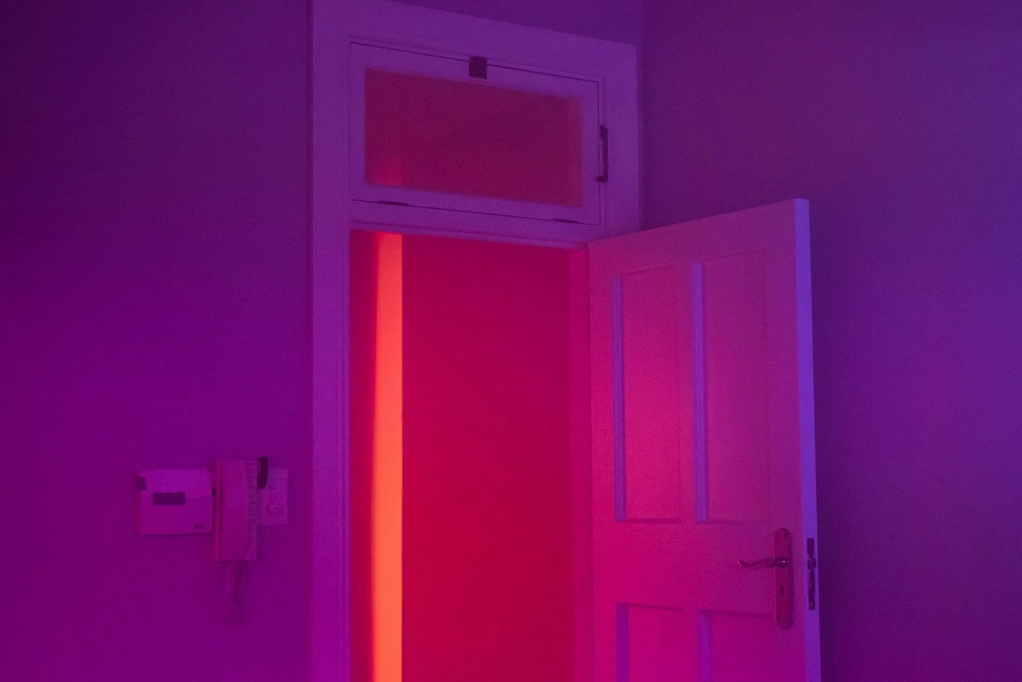 Неоновый цвет. Неоновая комната. Фиолетовый неон. Розовый неон. Неоновые оттенки