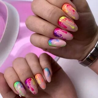 Paint nails