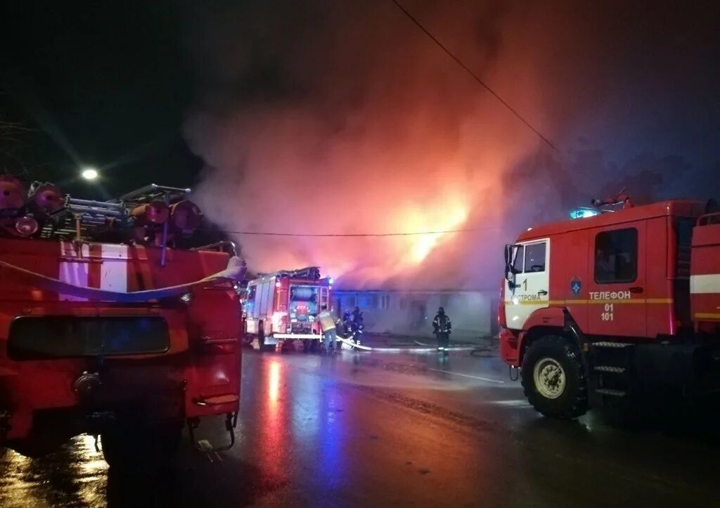 Полигон Кострома пожар. Пожар в кафе в Костроме. Кострома ночной клуб полигон пожар. Открытые пожары.