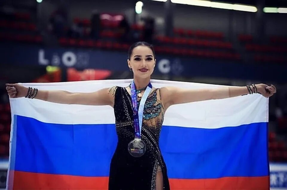 Загитова олимпийская чемпионка. Figuristka alina zagitova. Загитова соревнования. Загитова соревнования. Загитова соревнования.