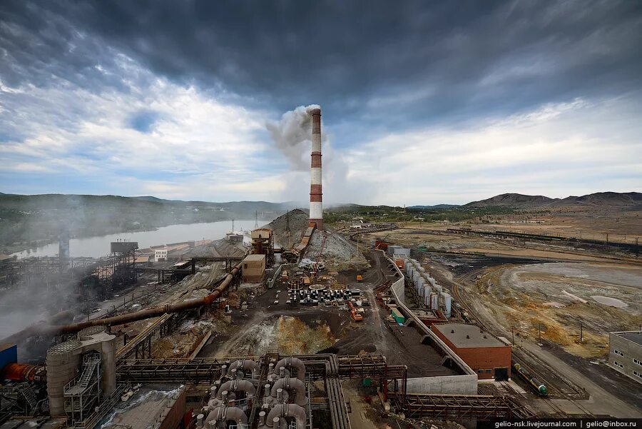 Черная уральская металлургия россии. Красноуральск медеплавильный комбинат. Заводы предприятия урала. Екатеринбург город завод. Завод чмк челябинск.