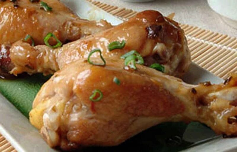 Куриные ножки на пару в мультиварке. Куриные голени в кефире. куриная голень без кожи в духовке. куриные ножки в кефире в духовке.