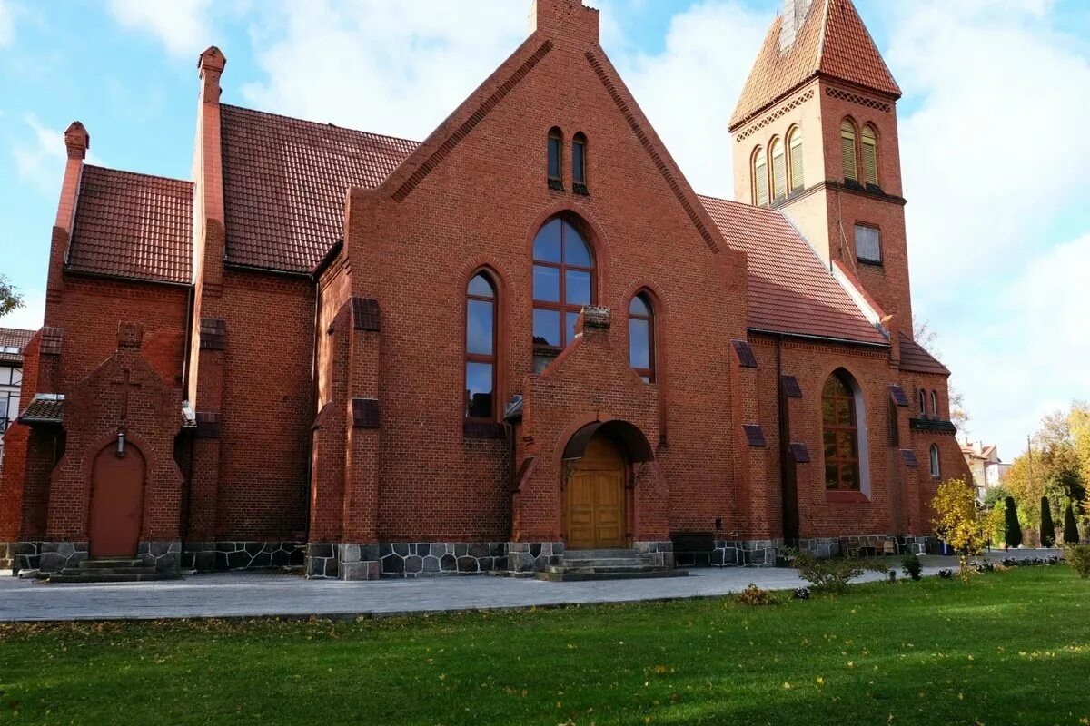 Преображение зеленоградск. Преображенский храм в зеленоградске. Церковь в зеленоградске калининградской области. Кирха святого адальберта калининград. Спасо-преображенский собор зеленоградск.