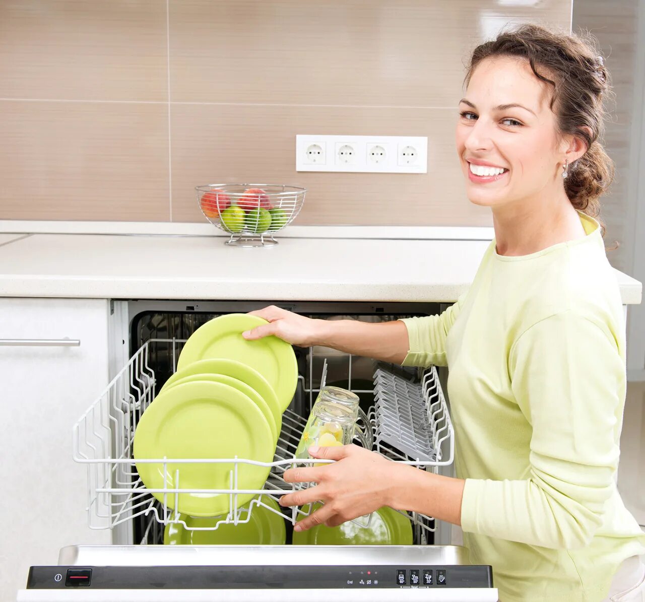 She did the washing up. Для посудомоечных машин. Посудомойка женщина. Женщина и посудомоечная машина. Посудомоечная посуда.